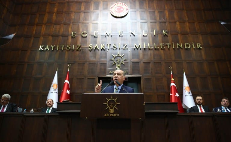 Erdogan se dirigió a miembros del parlamento en Ankara, principalmente al Partido AK.
