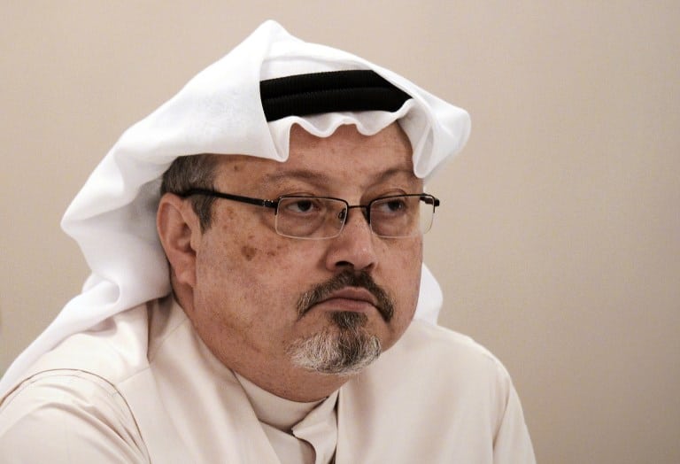 Esta foto tomada de Khashoggi en diciembre de 2014, ubica al periodista en una conferencia llevada a cabo en Manama, capital de Bahréin.